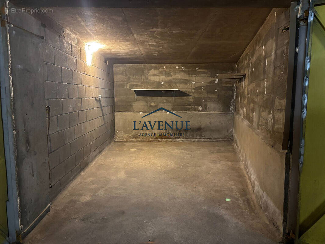 Parking à PARIS-15E