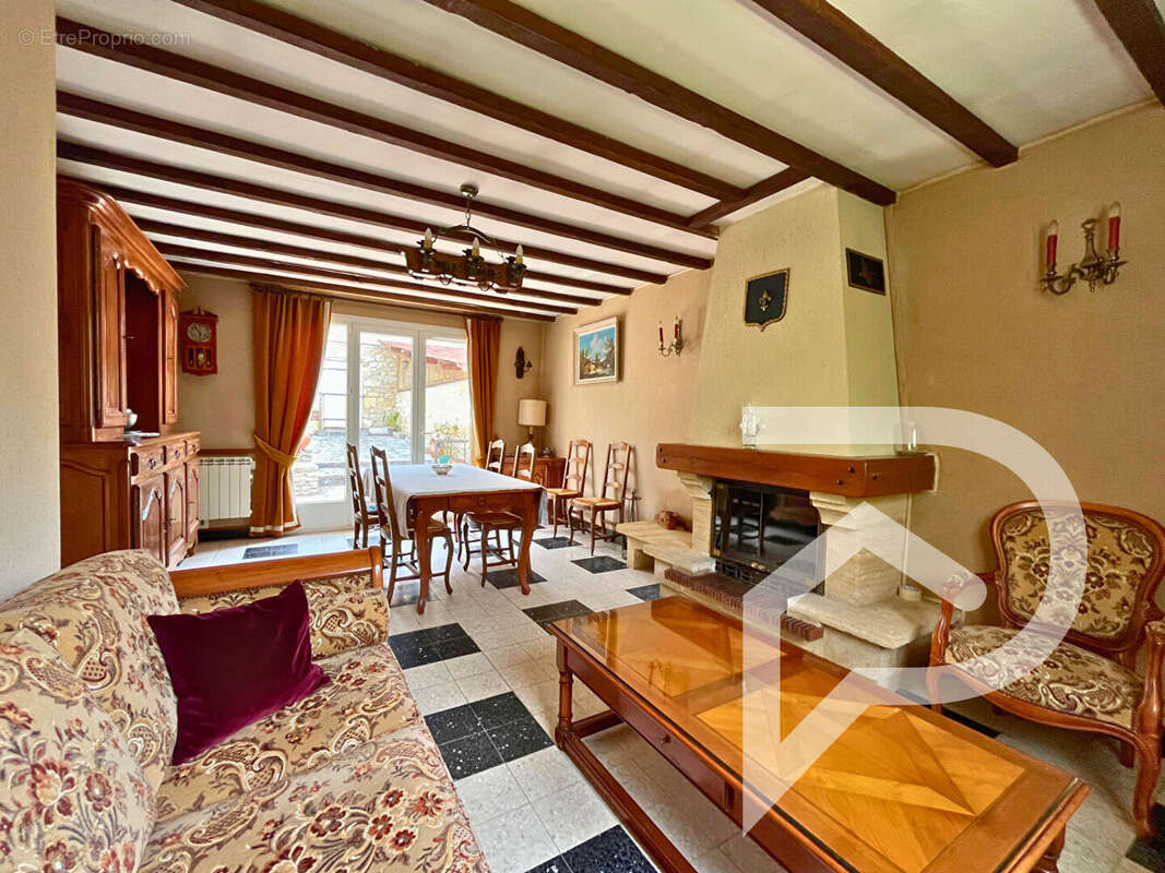 Maison à ESTREES-SAINT-DENIS