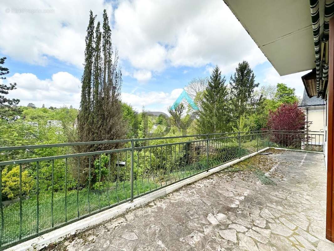 LE PECQ - Domaine de Grandchamp .Maison 175 m2 5 chambres - Au calme - photo 14