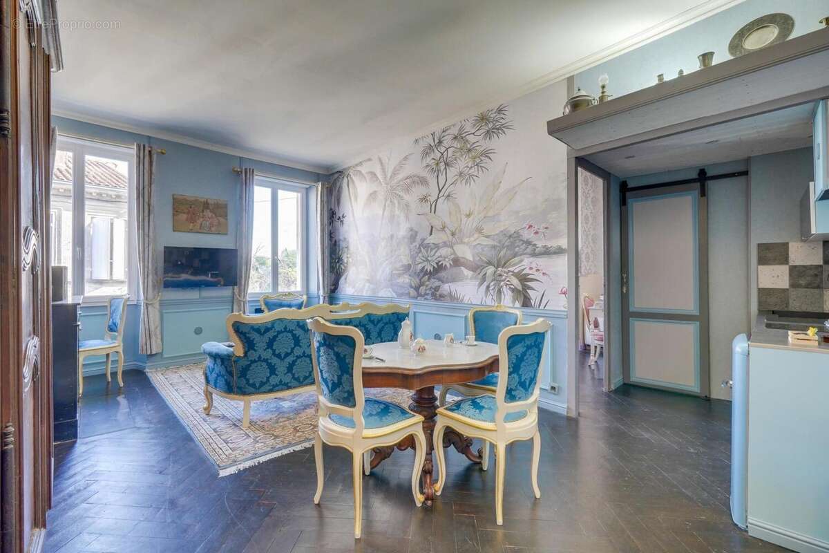 Maison 260 m² à Pauillac  - photo 2