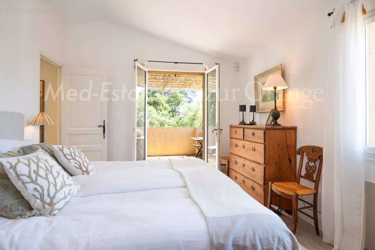 Villa d'exception avec vue panoramique à Grimaud. - photo 10