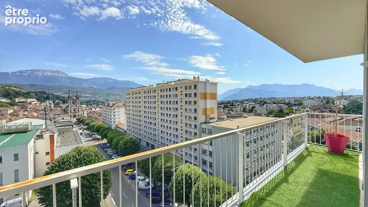 VOIRON - T6 de 144 m2 avec balcons, garage et caves - photo 17