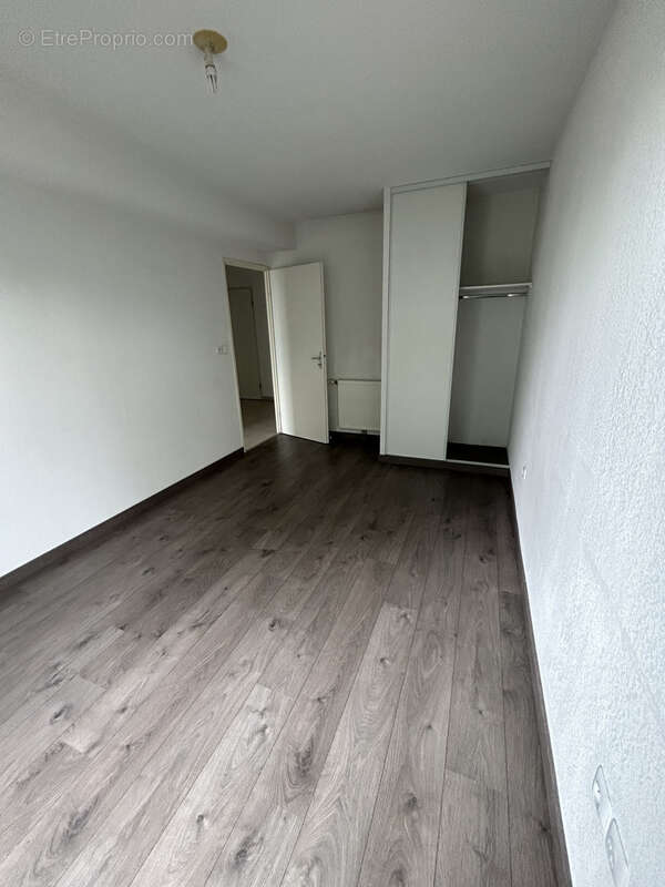 Appartement à BEAUZELLE