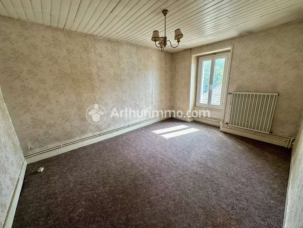 Ensemble immobilier avec local commercial, habitation et garages – Idéal investisseur - photo 10