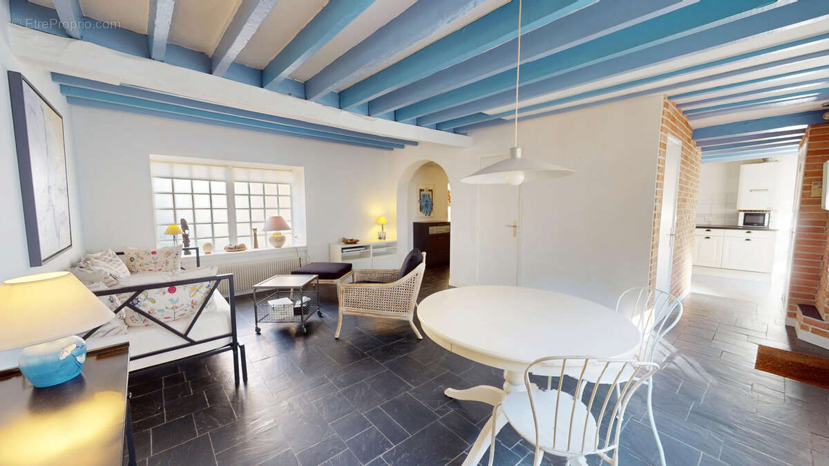 Maison à NEAUPHLE-LE-CHATEAU