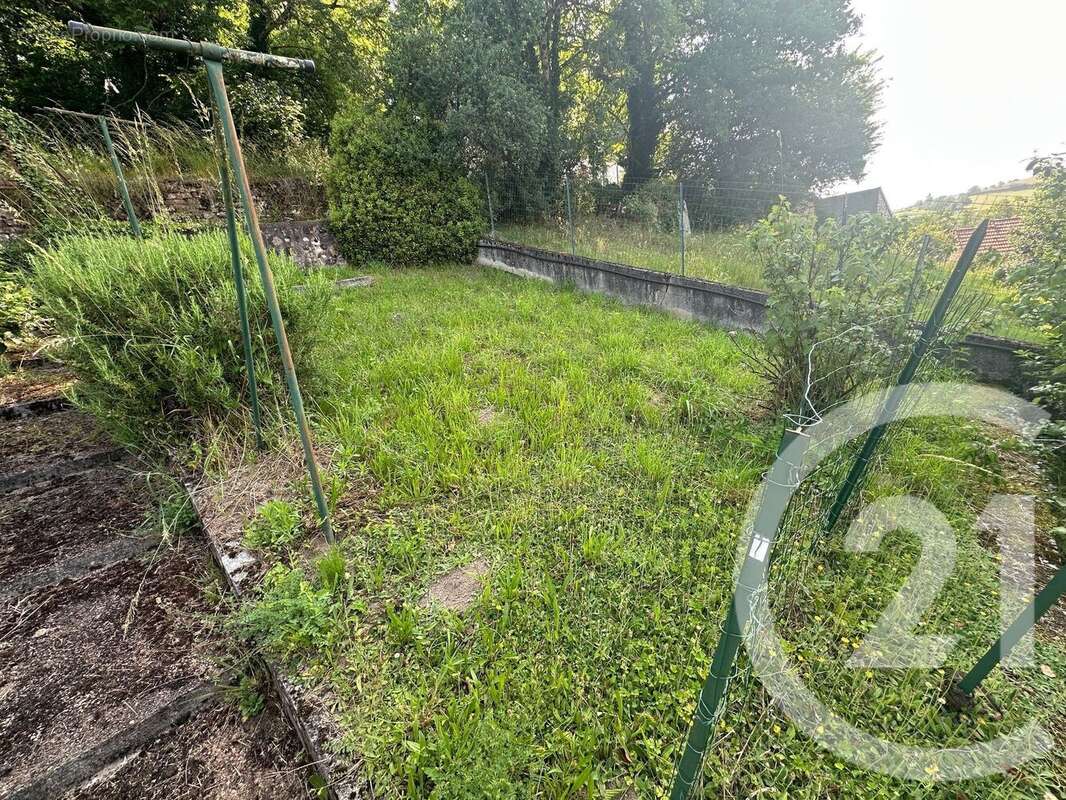 Maison à MONTREUILLON