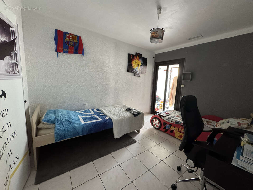 Maison à SAINT-LAURENT-DE-LA-SALANQUE