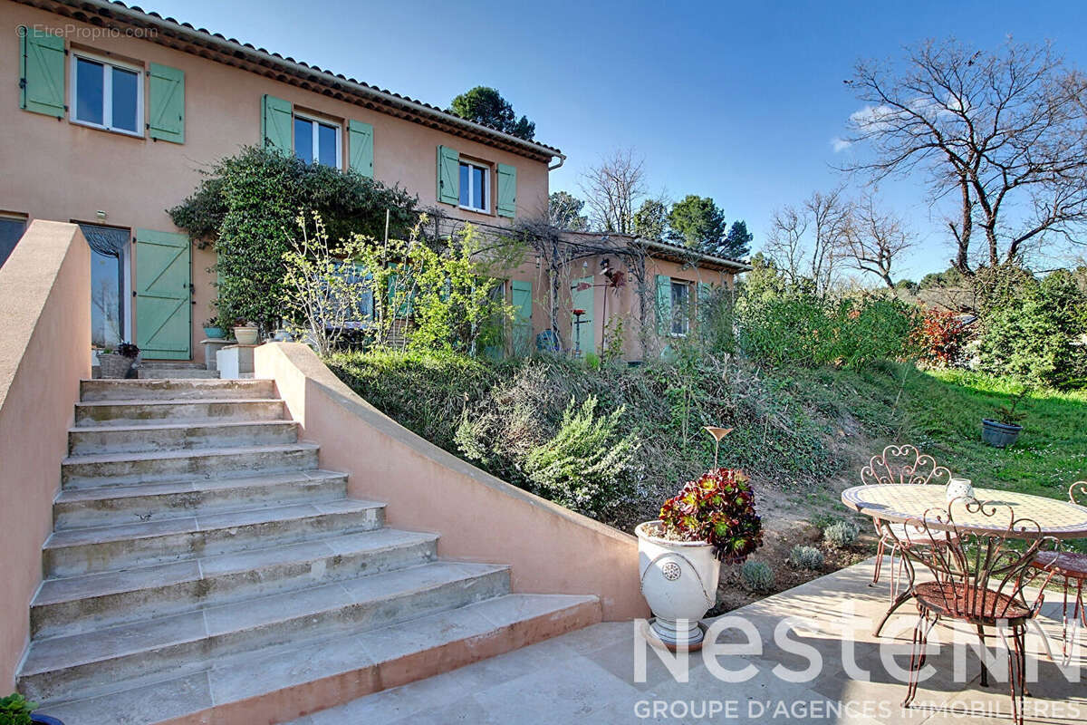 Maison à VILLECROZE