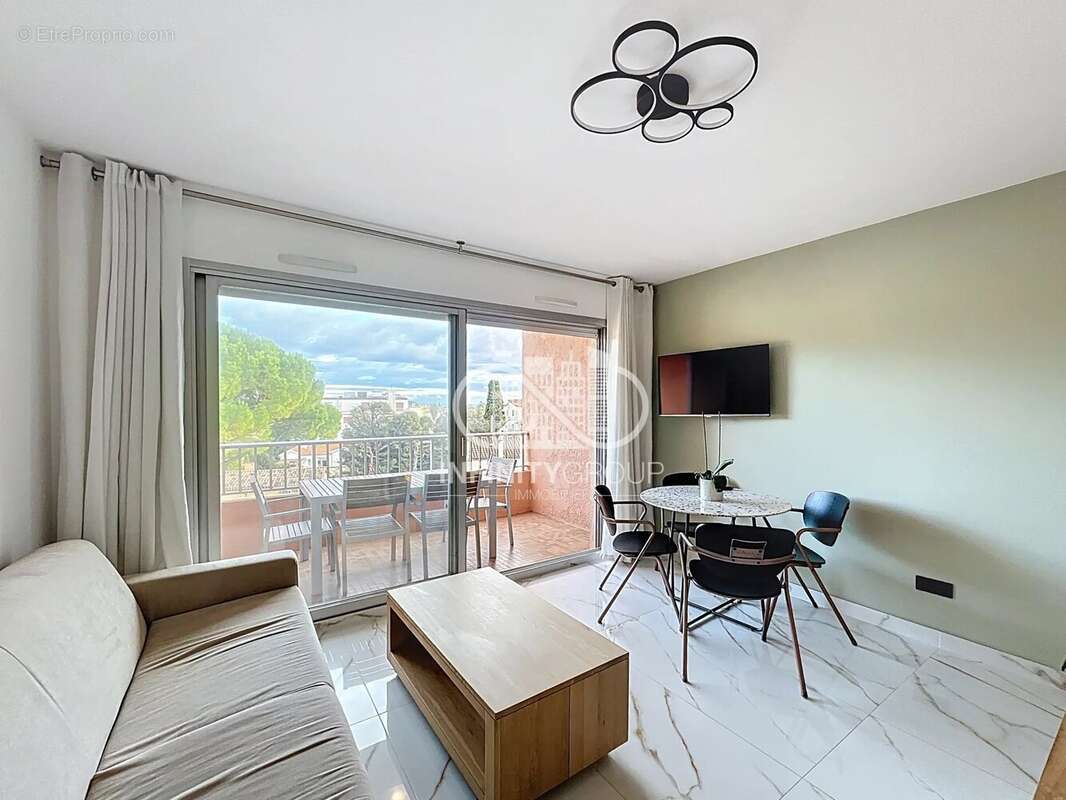 Appartement à VALLAURIS