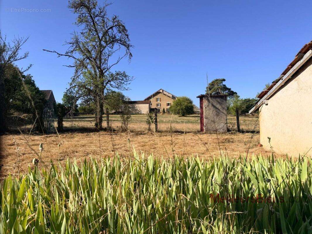 Ferme 122 m² à réhabiliter à Vevy avec terrain de 2 709 m² et dépendances - photo 4