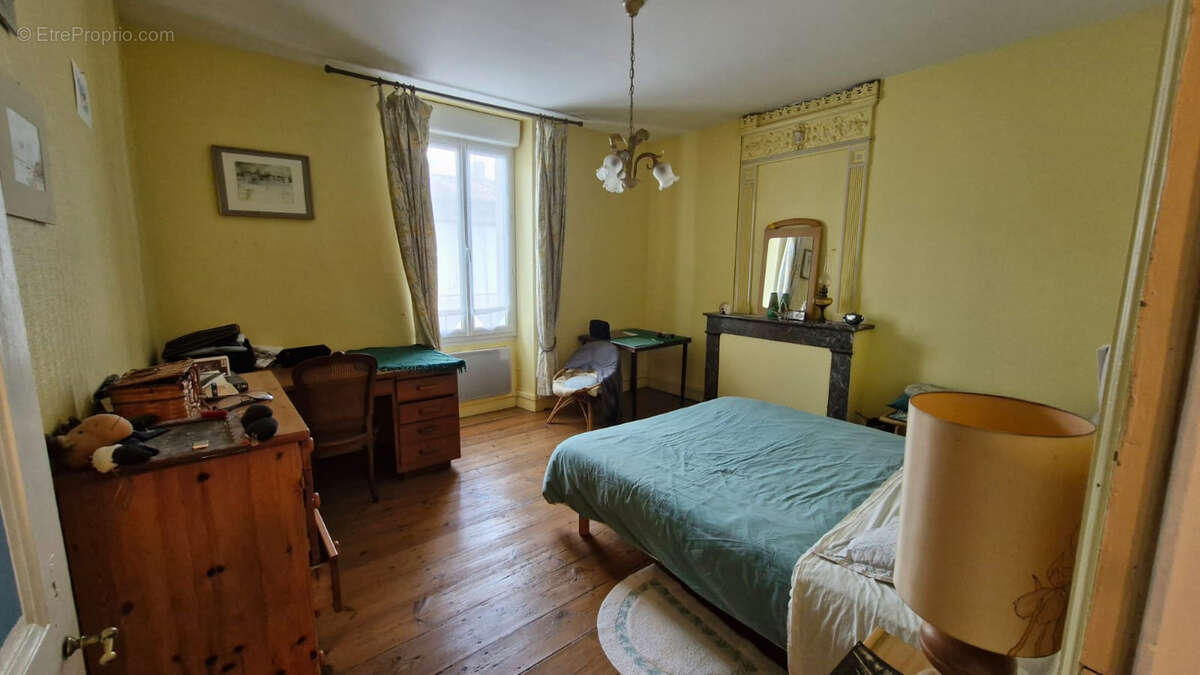 Maison à MORTAGNE-SUR-GIRONDE