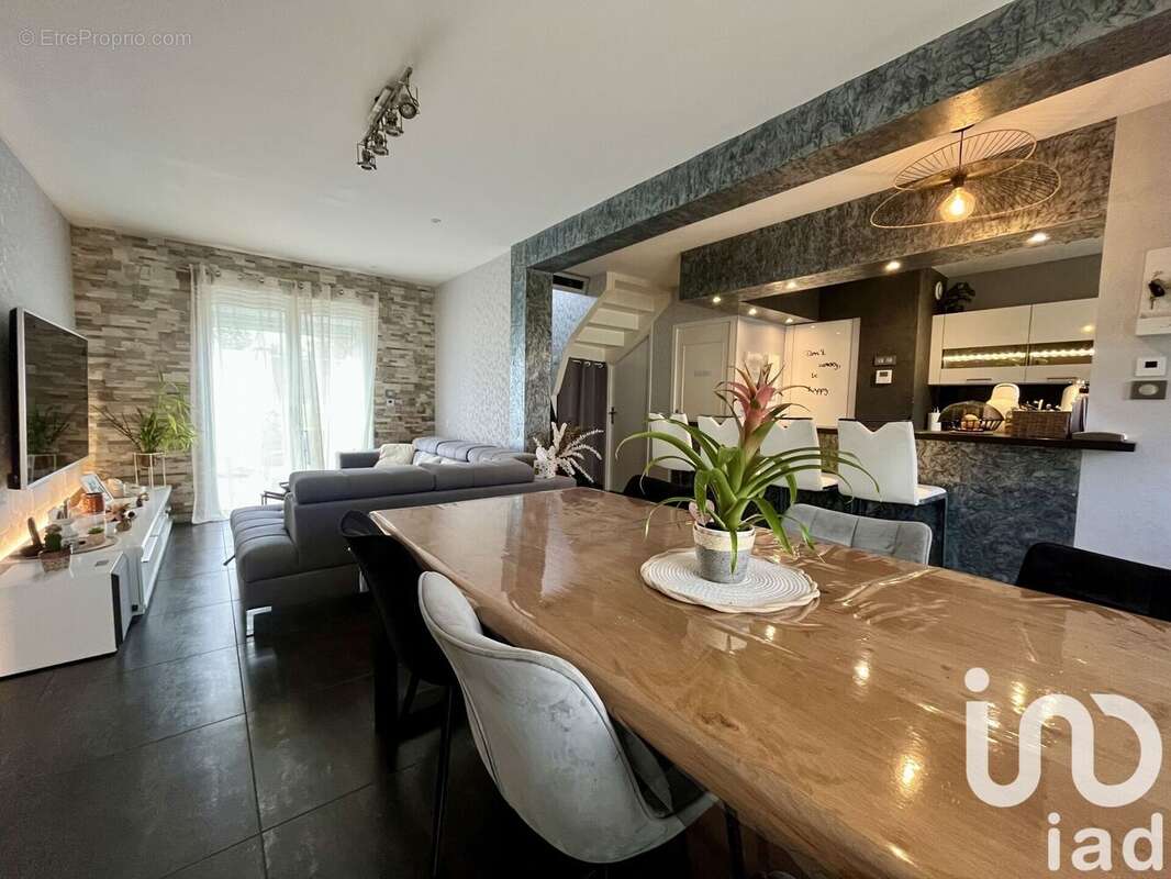 Photo 2 - Maison à MONTCEAU-LES-MINES