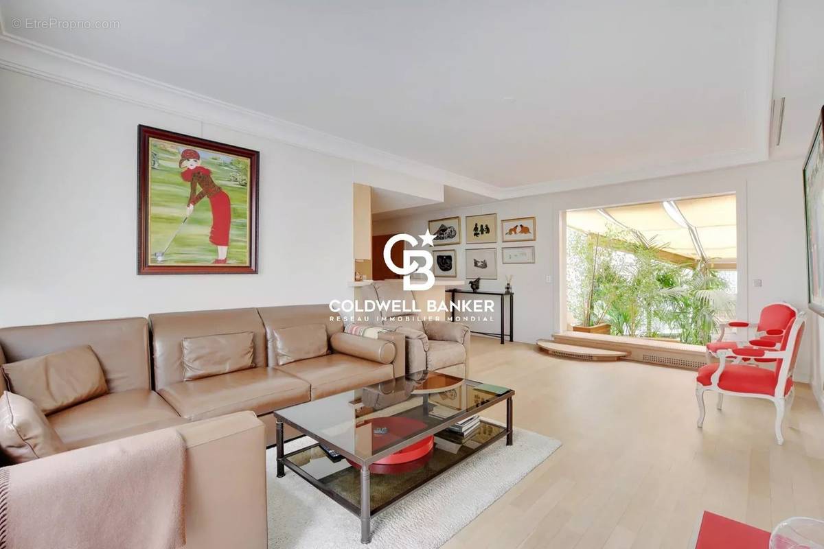 Appartement à PARIS-16E