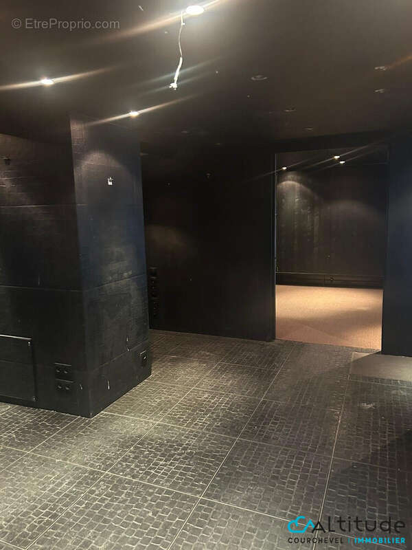 Commerce à LA PERRIERE