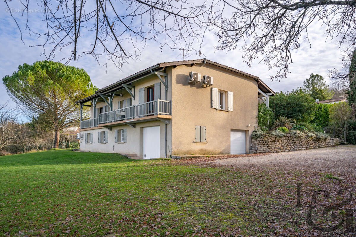 Maison à PUJOLS