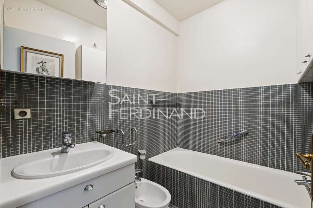 Appartement à NEUILLY-SUR-SEINE