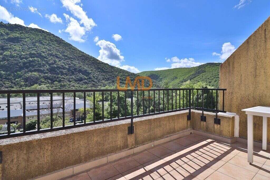 Appartement à AVENE
