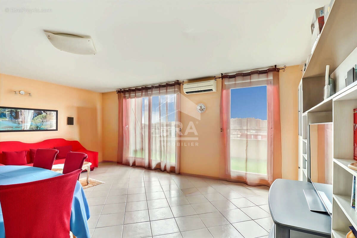 Appartement à MARSEILLE-4E