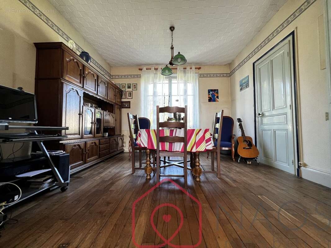 Maison à DONCHERY