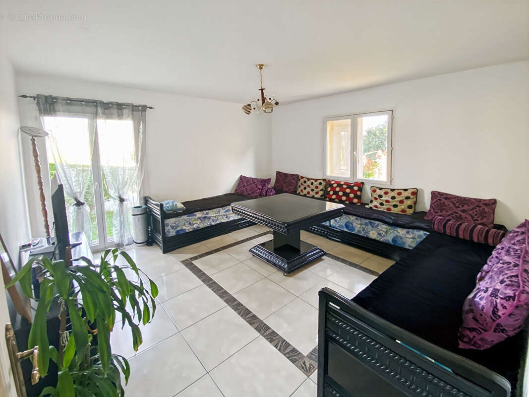 Maison à NEGREPELISSE