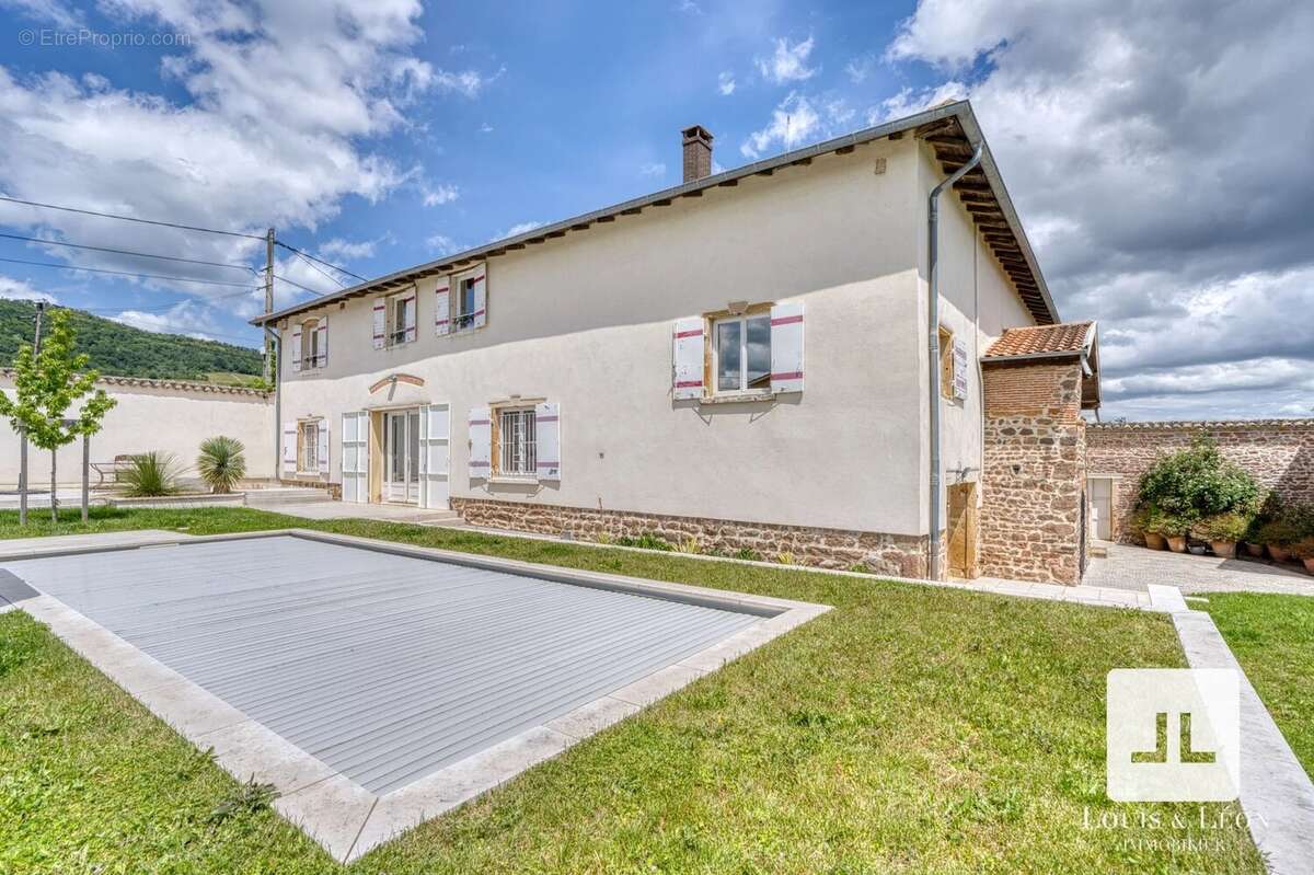 Maison à SAINT-ETIENNE-LA-VARENNE