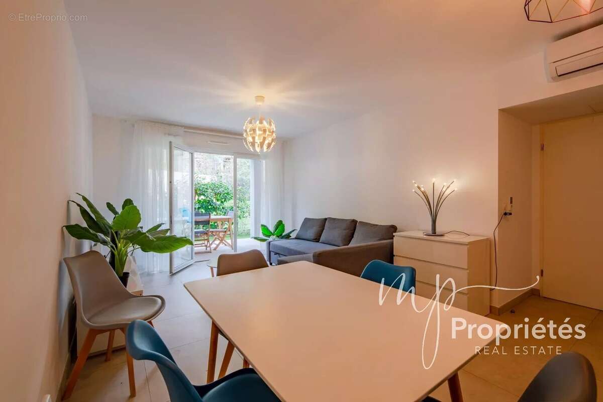 Appartement à BORMES-LES-MIMOSAS