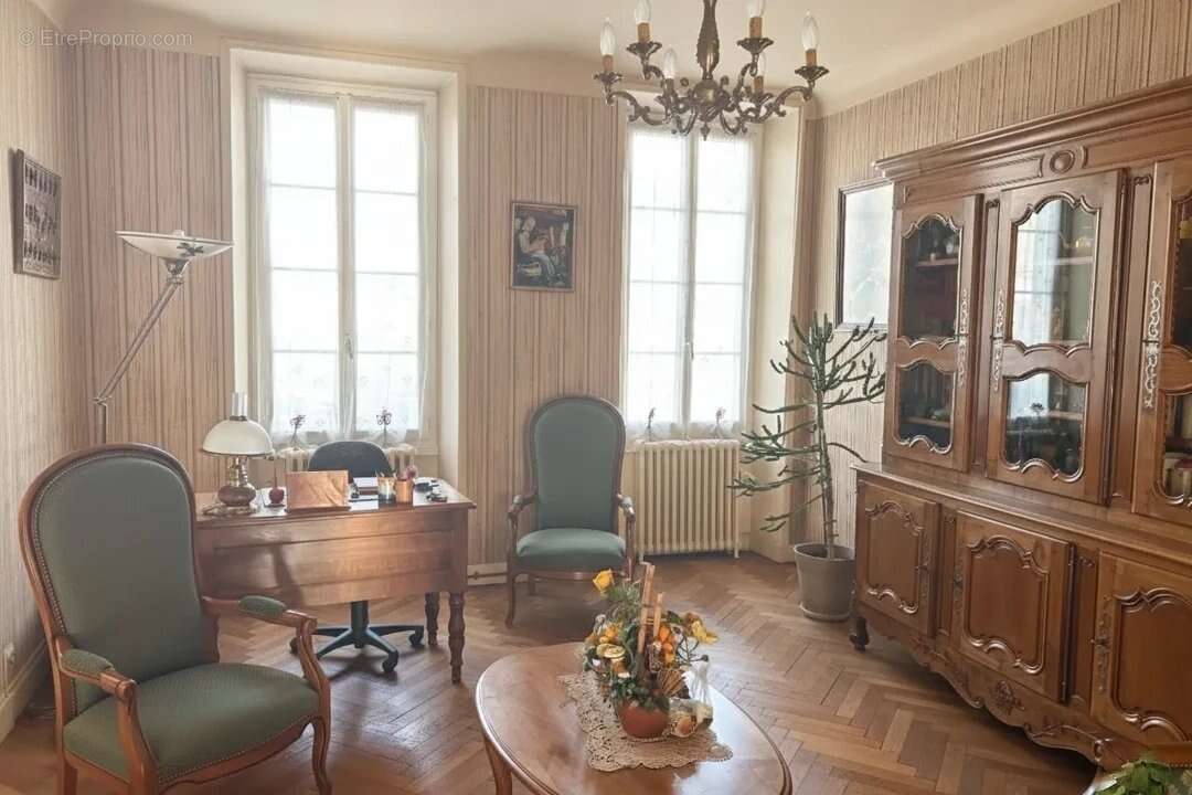 Maison à SAINT-JEAN-D'ANGELY