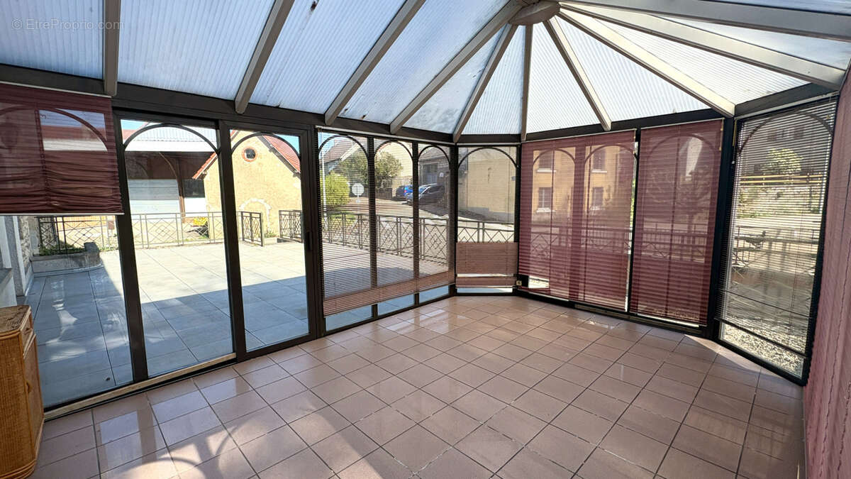 Appartement 245 m² à Rans  - photo 6