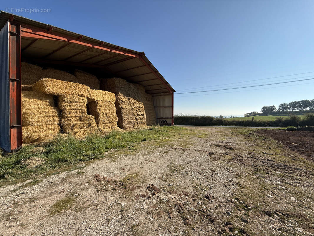 Autre à SAINT-VICTOR-ET-MELVIEU