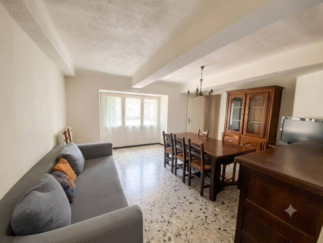 Maison à VINON-SUR-VERDON