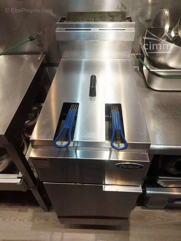 Commerce à MONTIGNAC