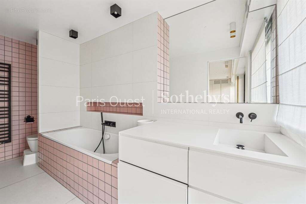 Appartement à NEUILLY-SUR-SEINE