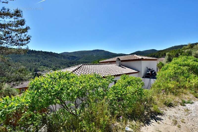 Maison à SOLLIES-TOUCAS