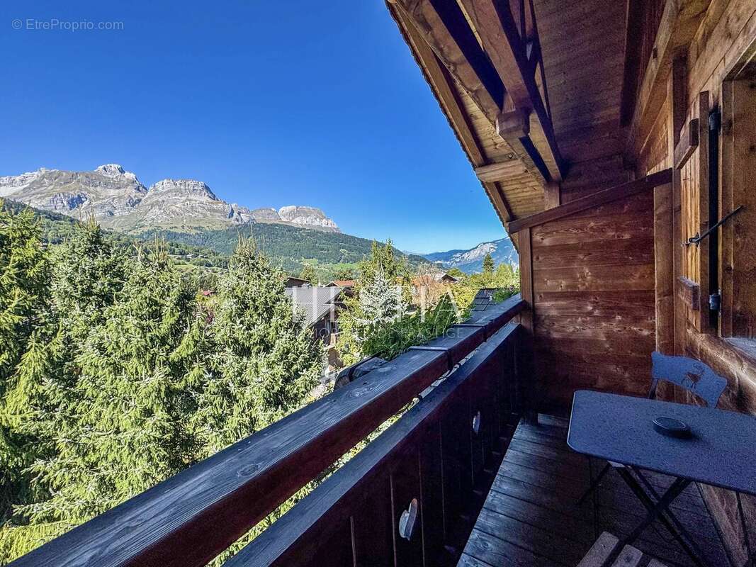 Commerce à COMBLOUX