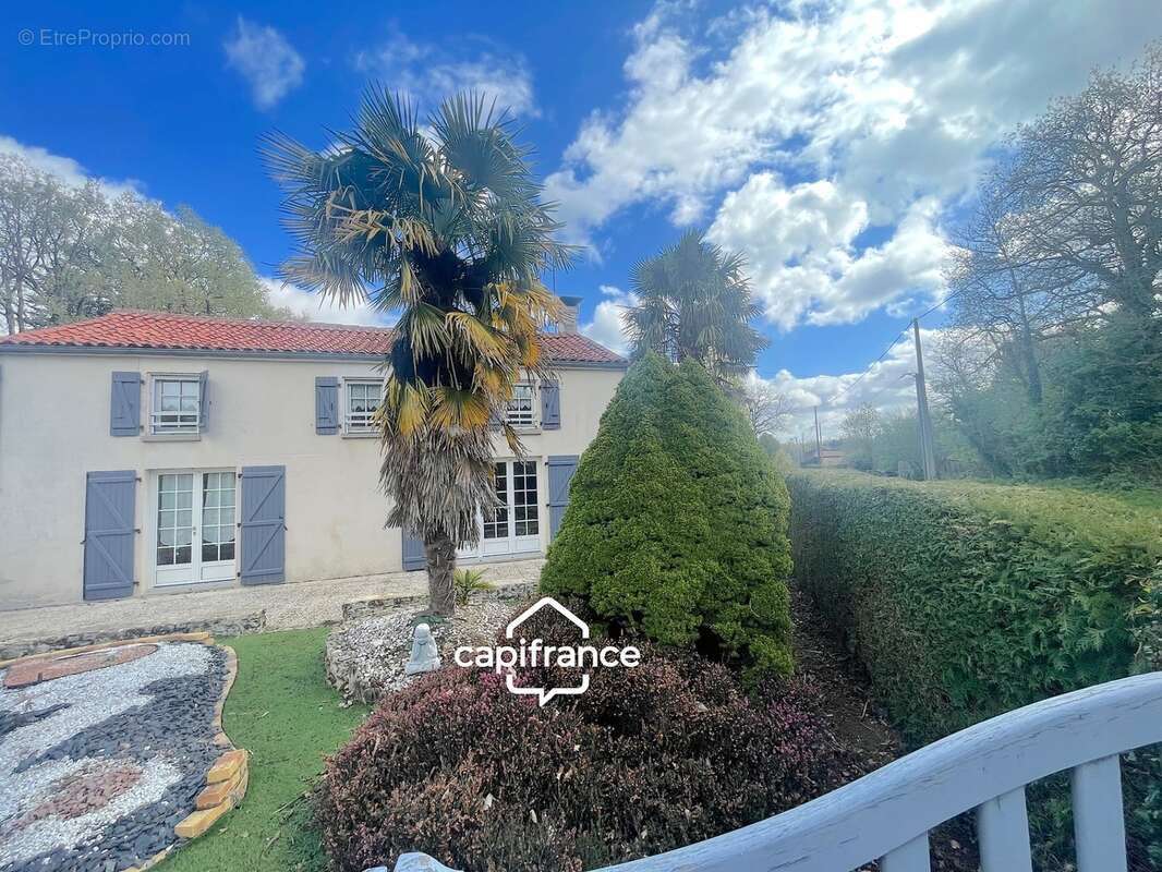 À vendre – Maison de campagne à SAINT CYR DES GATS (85) - photo 2