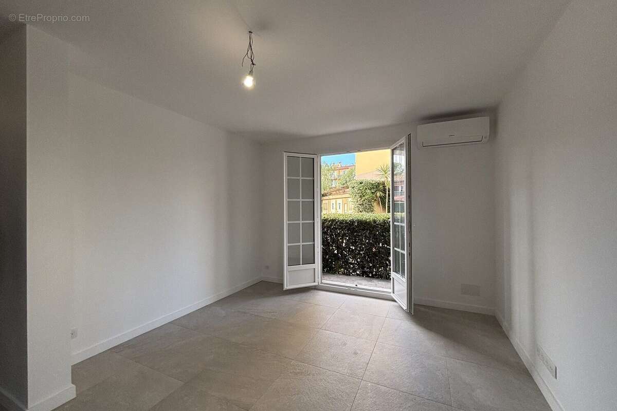 Appartement à VALLAURIS