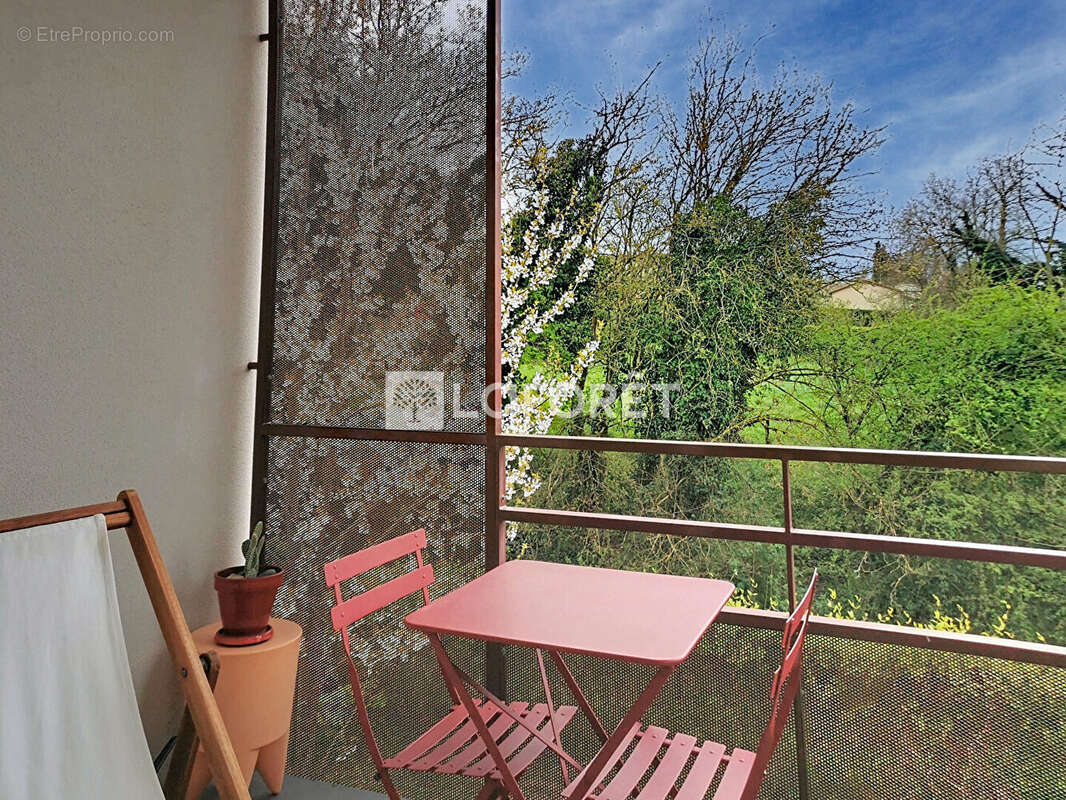 Appartement à GENAY