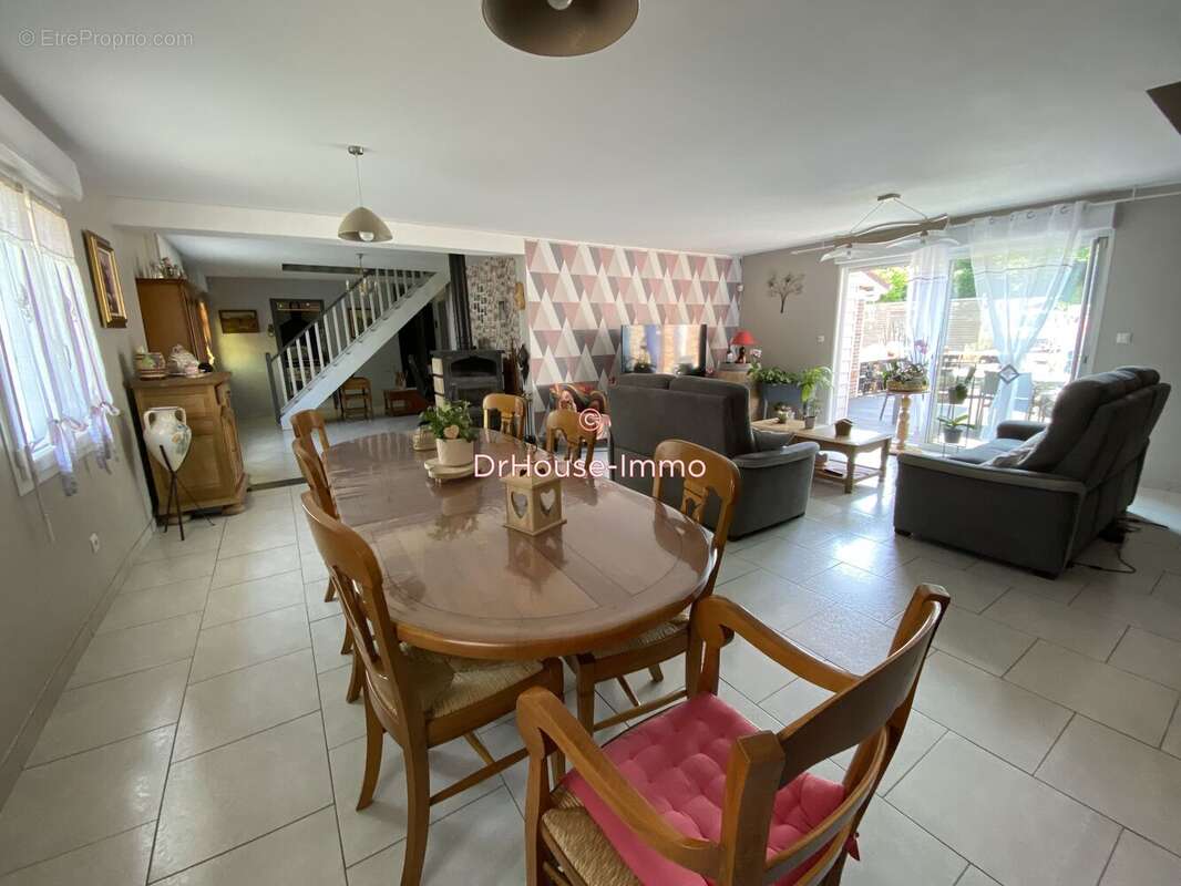 Maison à BEAURAINVILLE