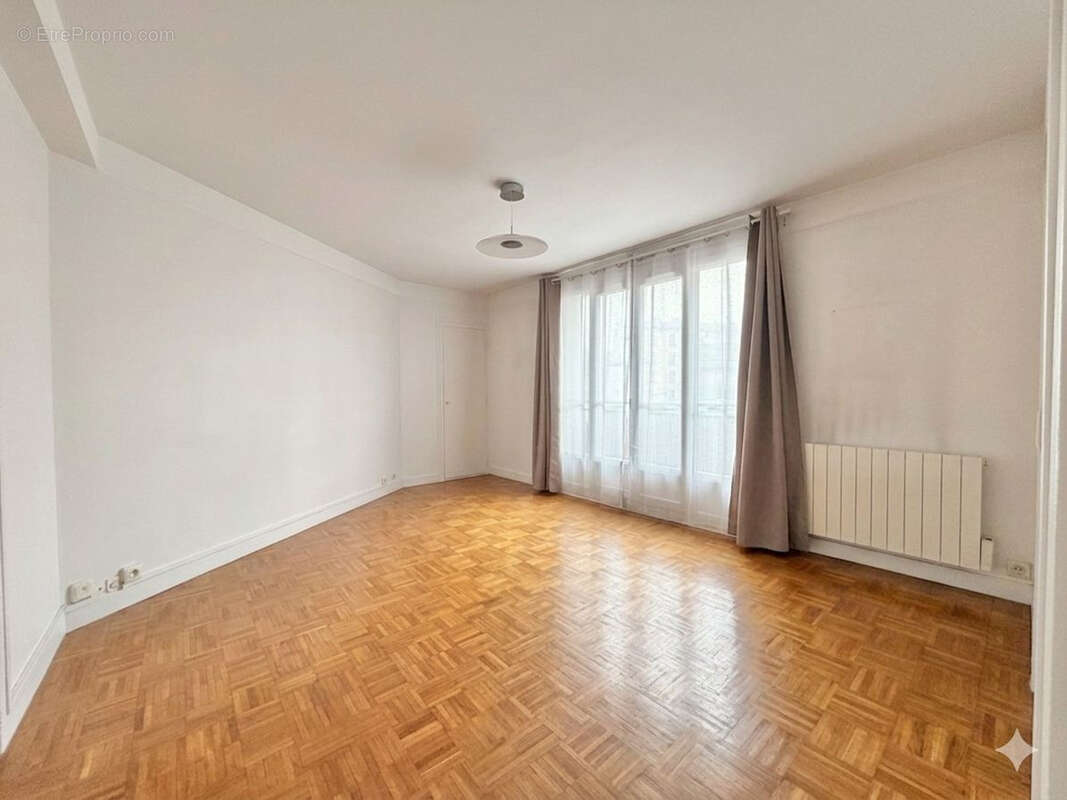 Appartement à LES LILAS