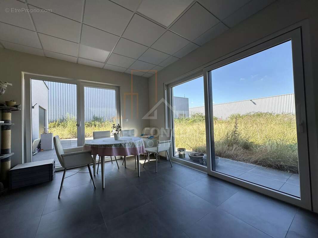 Maison de plain-pied & local professionnel - parcelle 1560 m² - photo 7