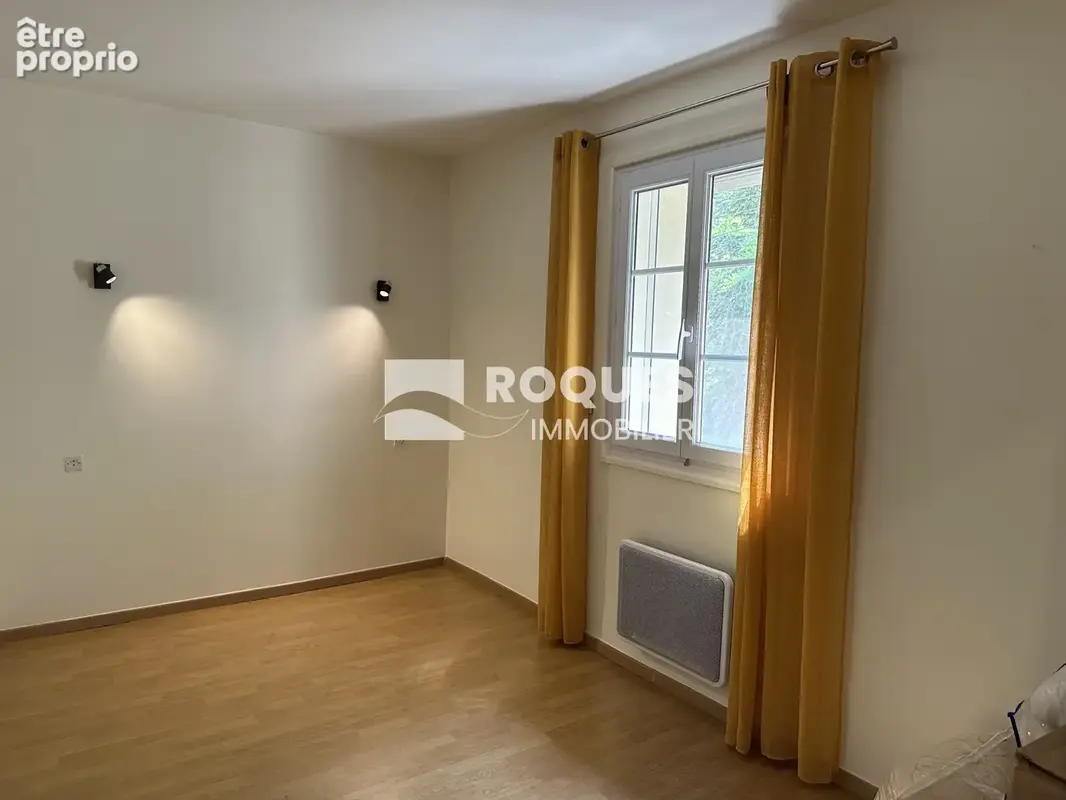 Lodève centre, maison de ville, sept pièces, 186 m2 habitables et jardin de 320 m2 - photo 15