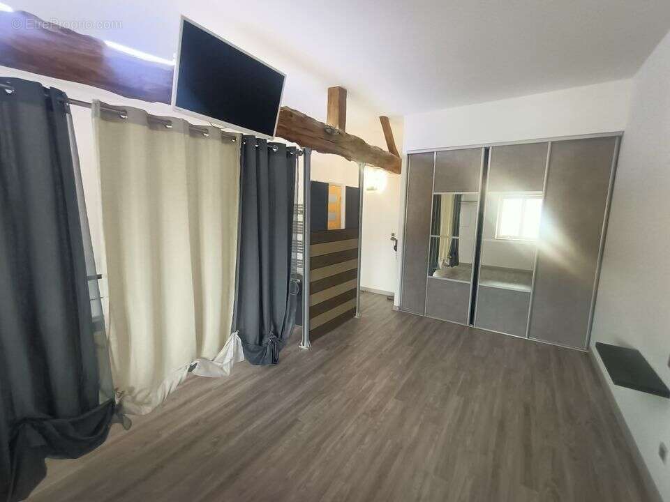 A PRUZILLY PROCHE MACON EN BOURGOGNE MAISON 5 PIECES DE 125 M² - Maison à PRUZILLY