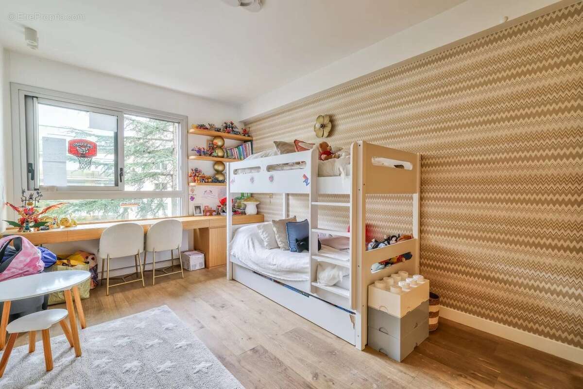 Appartement à NEUILLY-SUR-SEINE