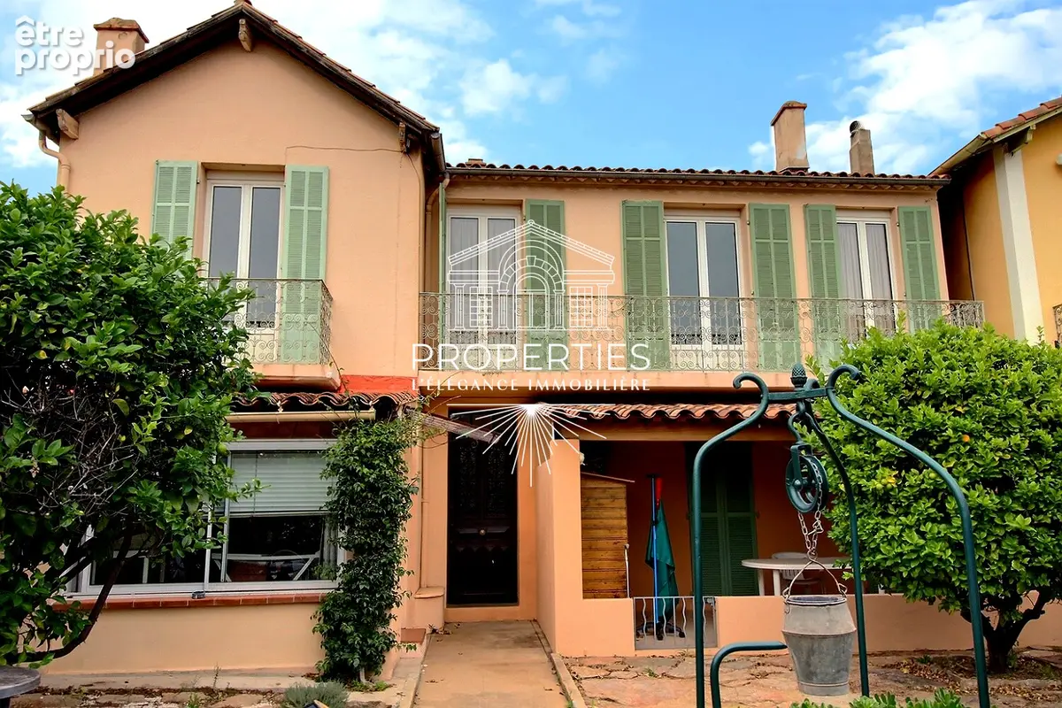 Le lavandou - lot t3 + t2 - centre ville  - rez-de-chaussee et dernier etage - photo 1