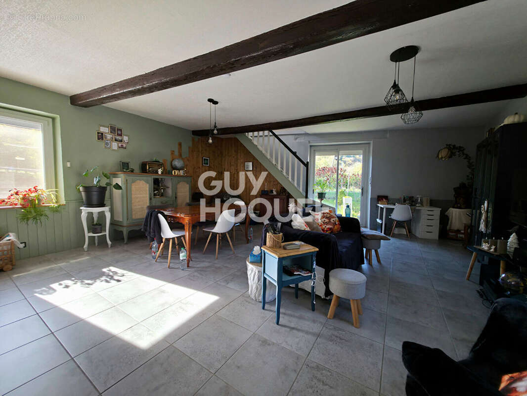 Maison à SAINT-JULIEN-LA-VETRE