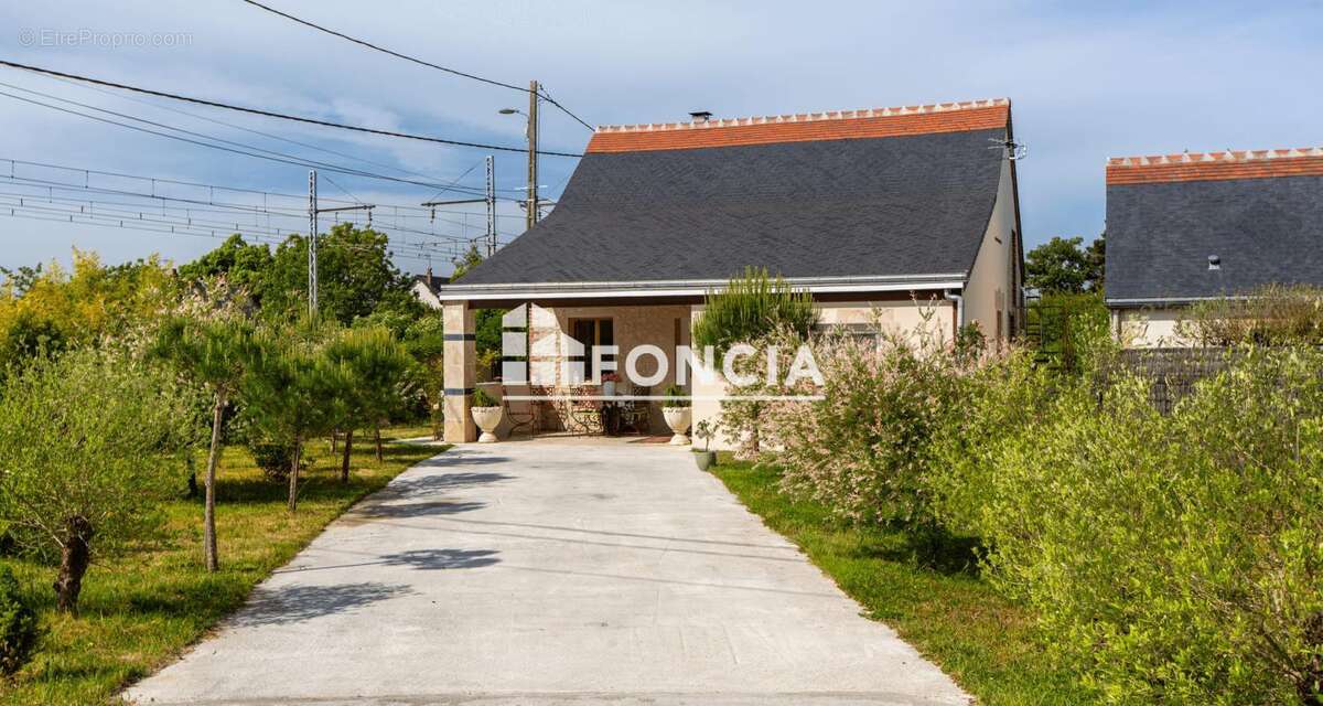 Maison à NAZELLES-NEGRON