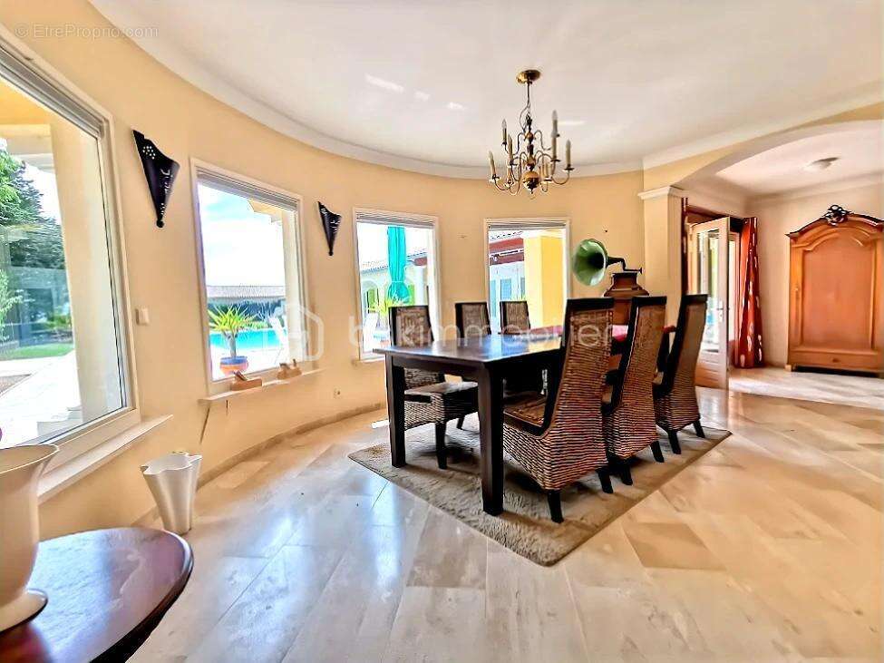 Maison à VALLON-PONT-D'ARC