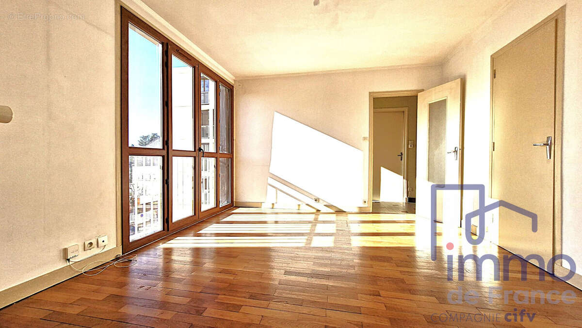 salon  - Appartement à SAINT-ETIENNE