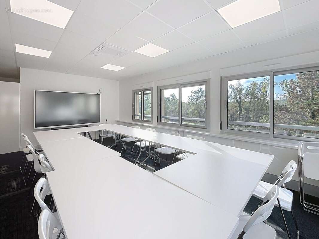 Commerce à MONTAGNY