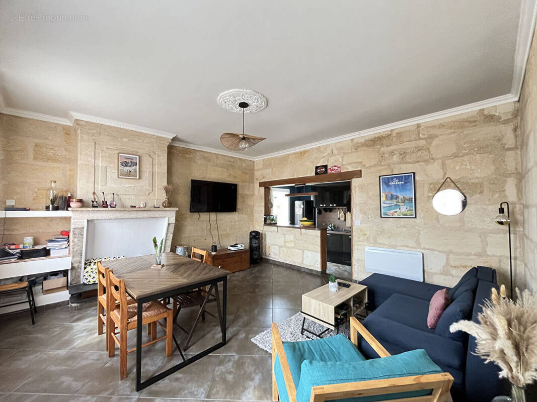 Maison à AMBARES-ET-LAGRAVE